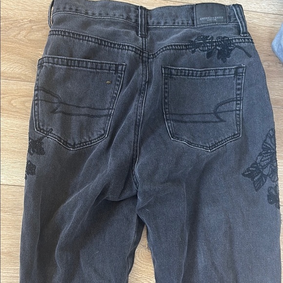 American Eagle Outfitters Black High Rise Jeans with Floral Embroidery - Picture 5 of 9